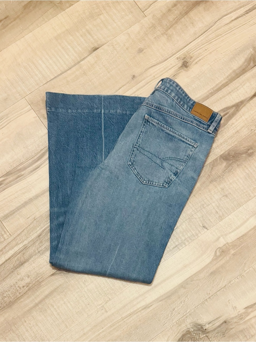 Women’s American Eagle High-Waisted Flare Jeans - Picture 4 of 7